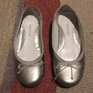 Nordstrom Girls sparkly silver flats size 12.5 m